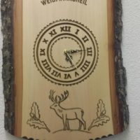 Jagdgeschenk: Wanduhr Holz, mit Rinde, Motive individuell wählbar