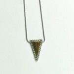 Anhänger aus Hirschhorn mit Swarovski-Steinen